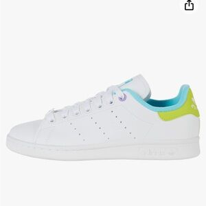 Adidas tennis shoes